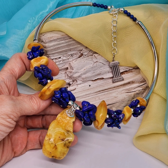 Ivana Ruzzo Jewelry - 🇺🇦 Peace for Ukraine Designer Necklace LARGE PENDANT WITH NATURAL RAW AMBER